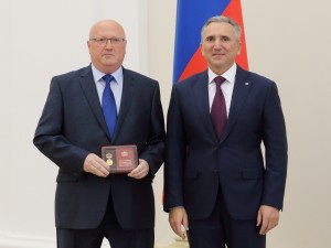 Губернатор Тюменской области удостоил почетными званиями сотрудников Счетной палаты Тюменской области